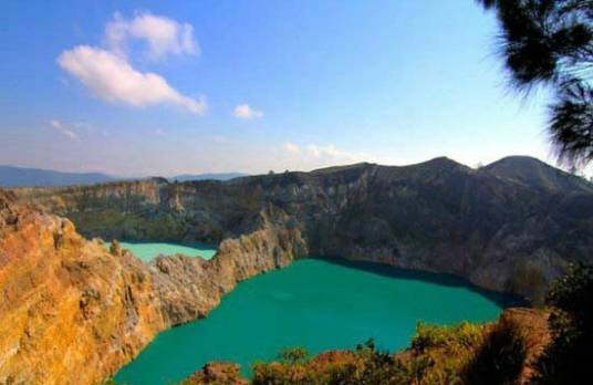 克里穆图火山湖