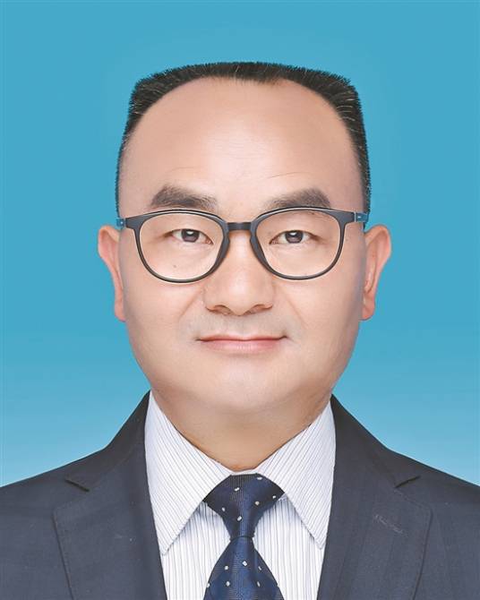 李泽华（曲靖师范学院原党委副书记、院长）