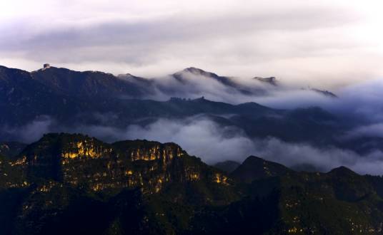 白石山（广东省怀集县白石山）