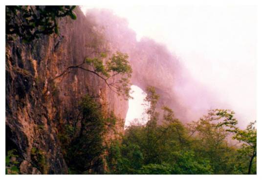 天门山（陕西省旬阳市天门山）