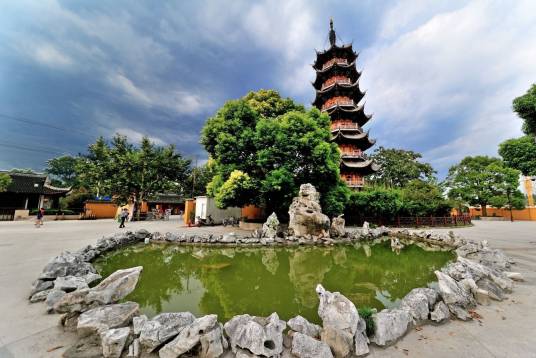 龙华寺（云南省丽江市三川镇翠湖村境内寺庙）