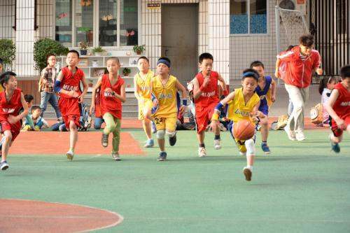 小学生篮球初学者应怎么训练？