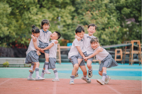 幼儿园毕业家长对老师的话