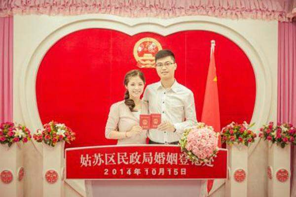 结婚纪念日是领证那天，还是举行婚礼仪式那天啊？