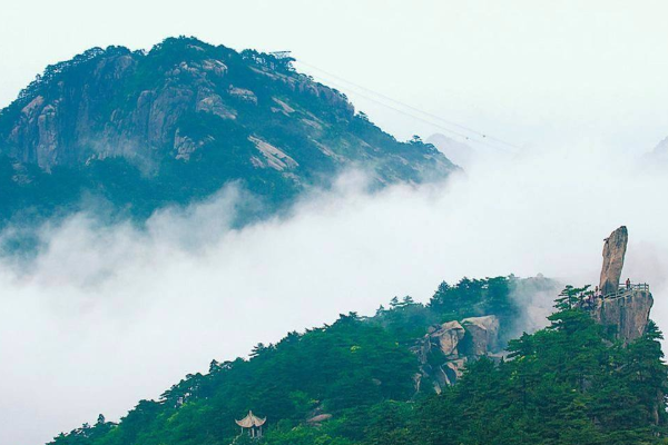 不畏浮云遮望眼，自缘身在最高层.其中蕴涵了怎样的哲理