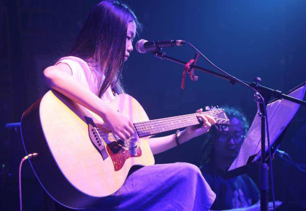 枕风宿雪多年我与虎谋早餐是什么歌，什么歌曲的歌词